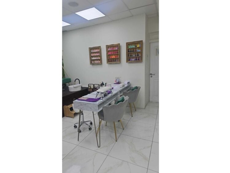 15+ Year London Beauty & Nail Bar – Turnkey Opportunity