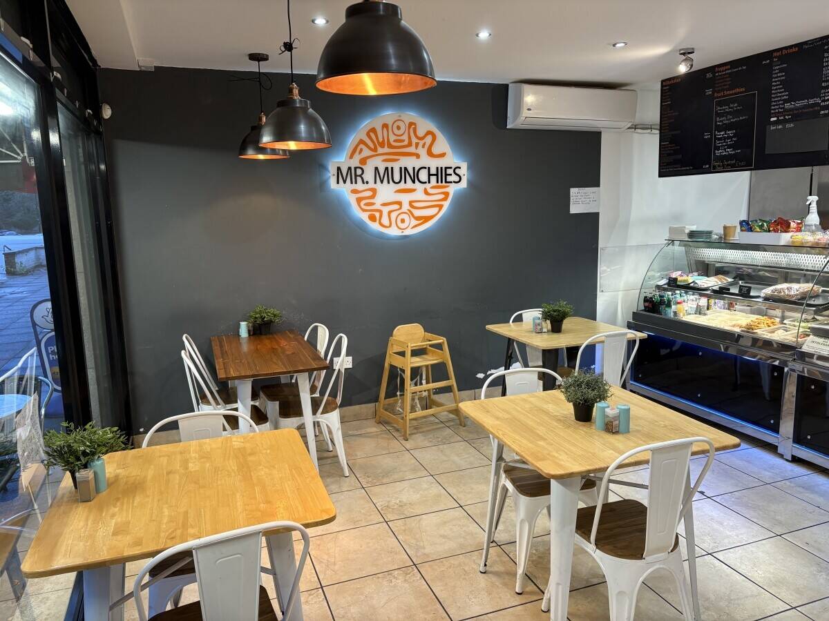 Cafe in Enfield EN2 Photo 3