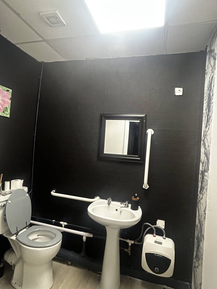 Twin flame lounge Photo 3