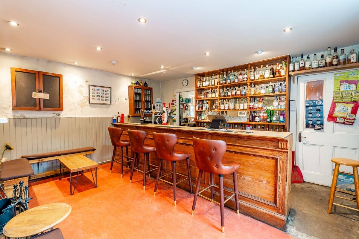 Outstanding Riverside Pub and Self Catering Cottage in the Heart of Malt Whisky Country (ref 1777) Photo 3