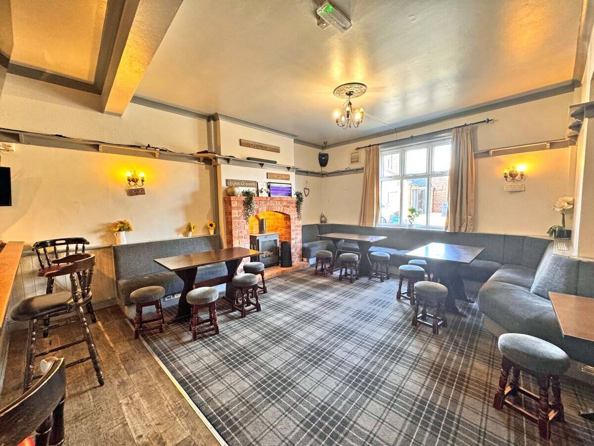 NORTH YORKSHIRE - VILLAGE PUB AND NEWLY BUILT 2 BEDROOM COTTAGE Photo 3