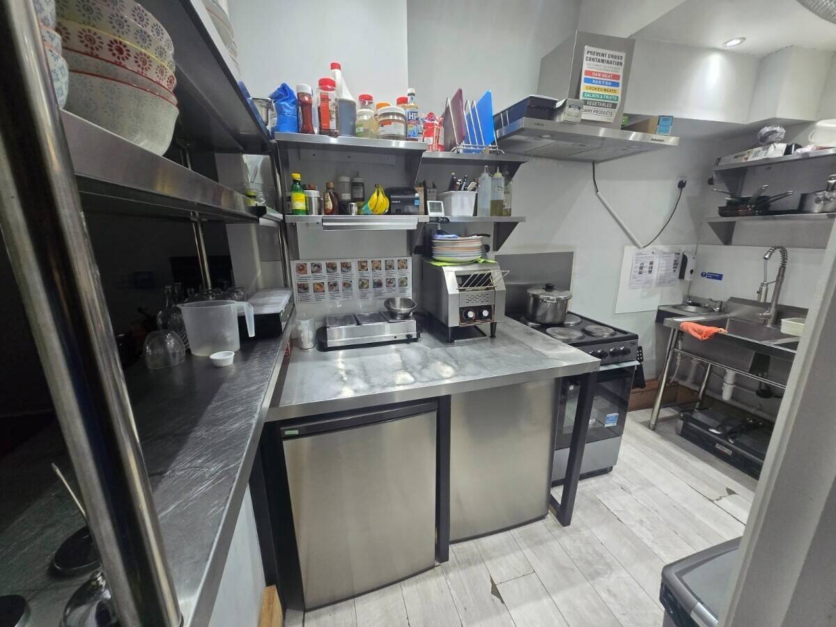 Café/Restaurant for Sale in Prime Location Photo 4