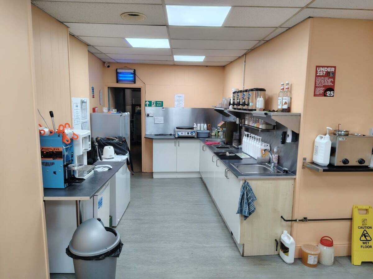 High-Demand Bubble Tea & Dessert Store in Top High-Street Spot – Ready to Operate!