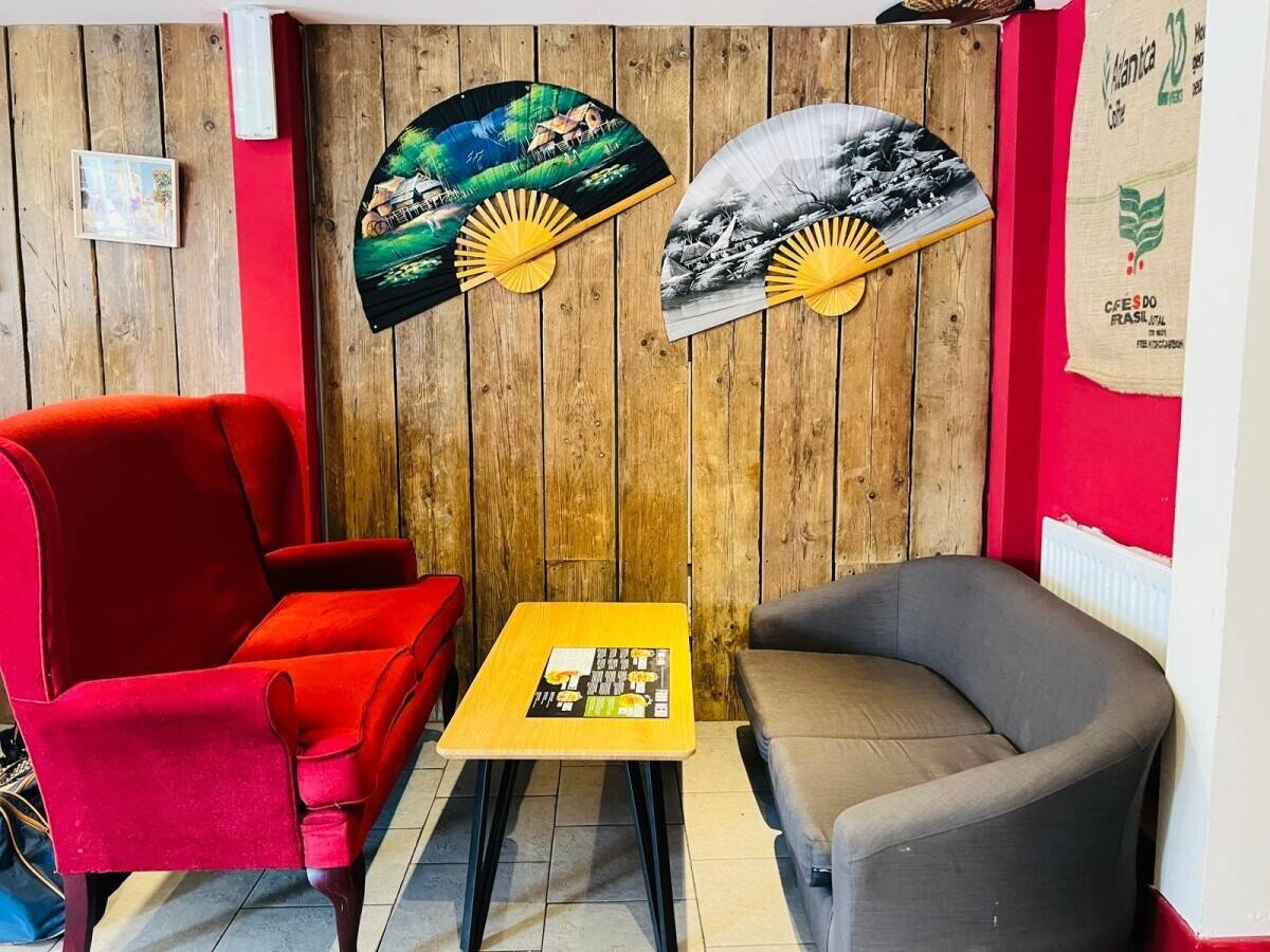 BURGER & FRIED CHICKEN SHOP WITH PUB Photo 3