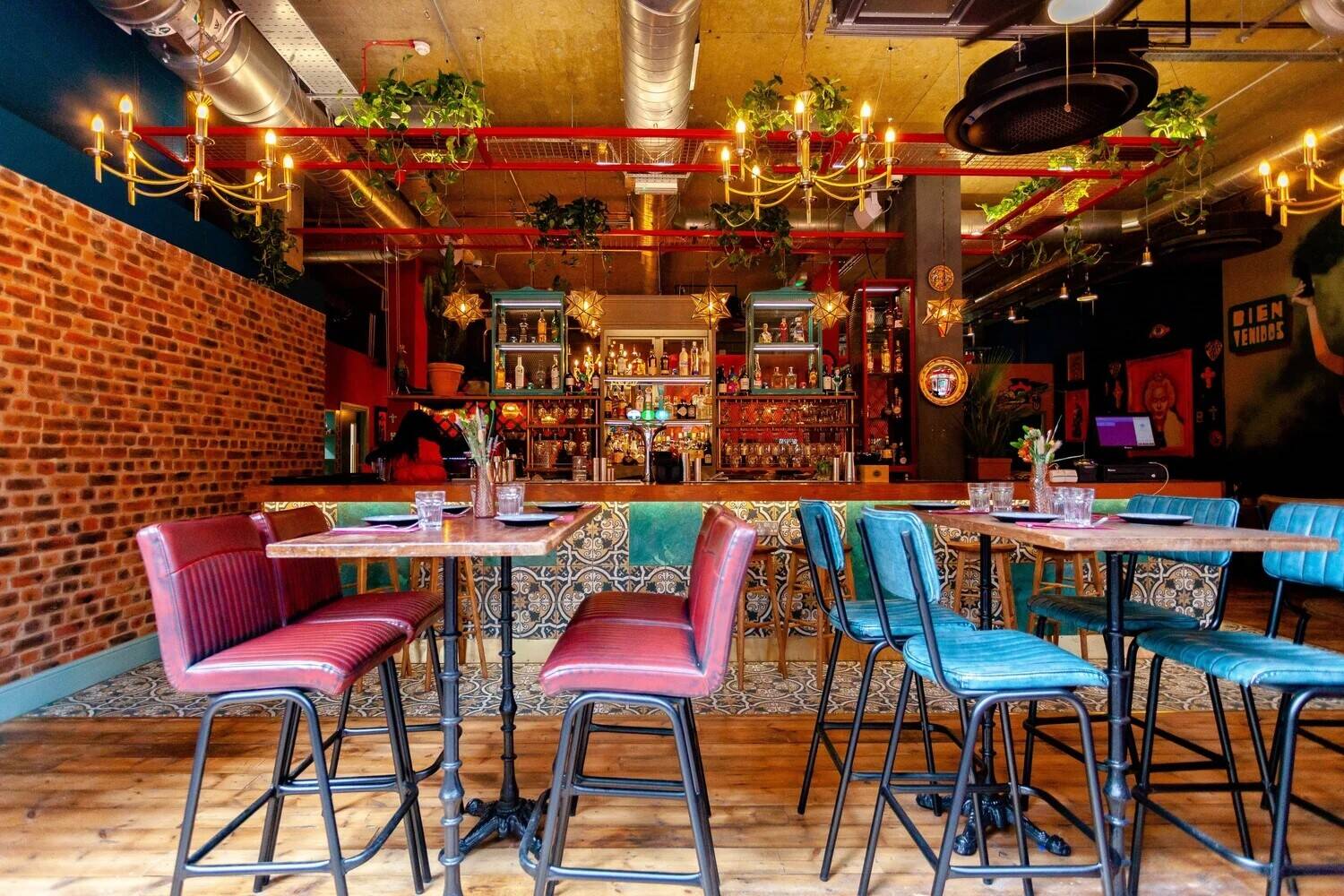 Beautifully fitted 1am licensed ground floor restaurant & bar located in Elephant & Castle