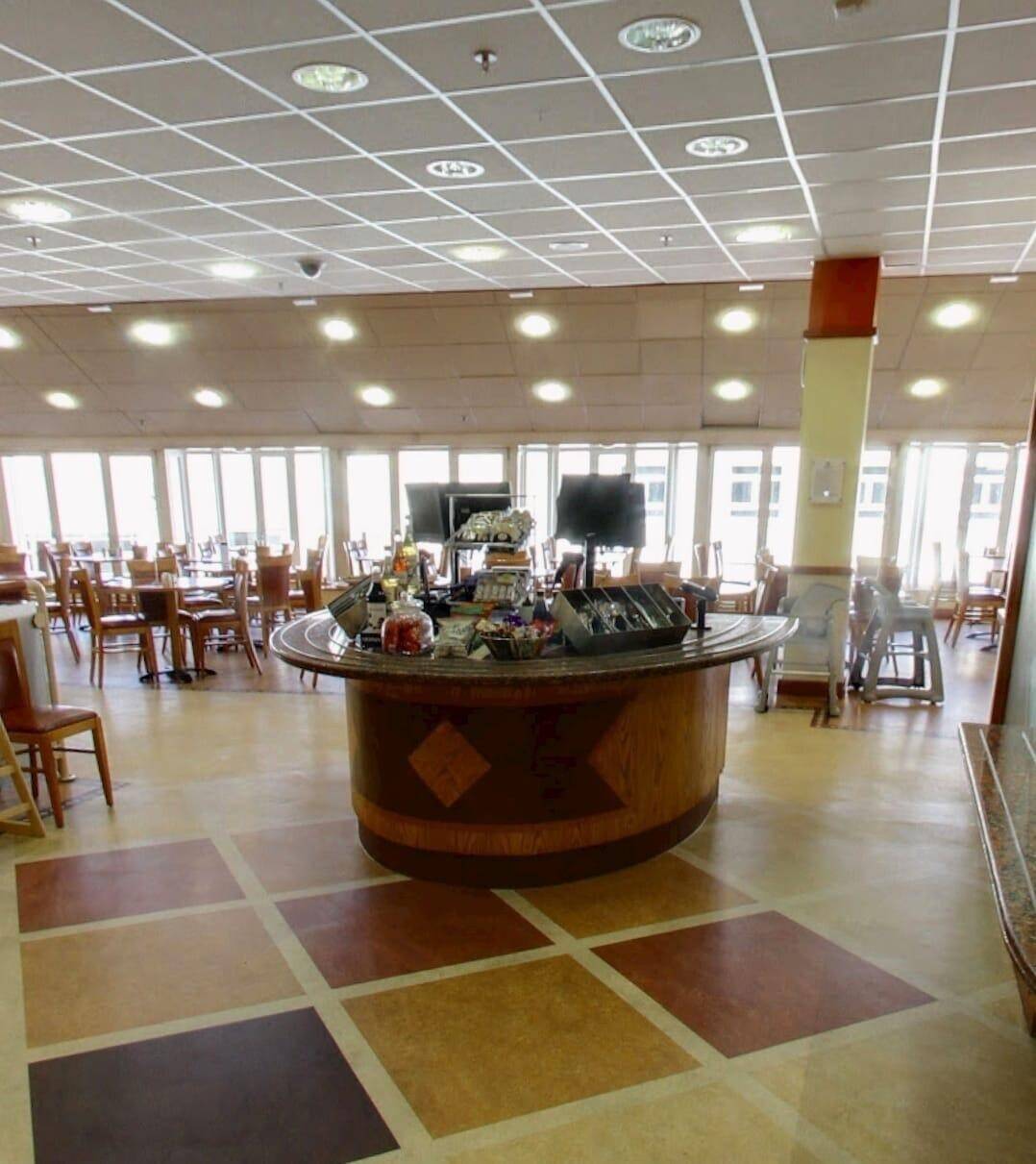 Town centre Restaurant in Boston shopping mall Photo 3