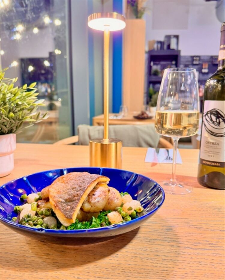 PREMIUM BISTRO-STYLE RESTAURANT Photo 3