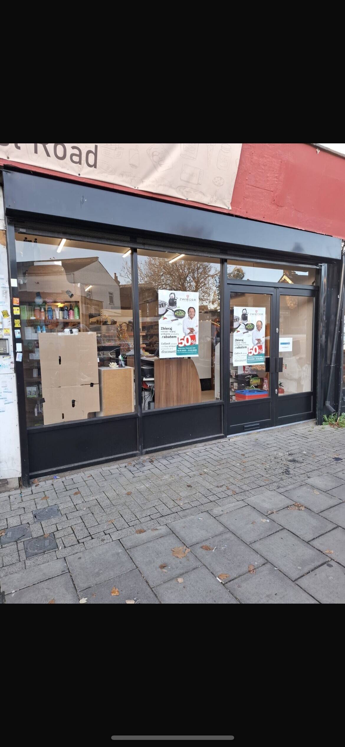 International shop in West-Cliff (With a flat)