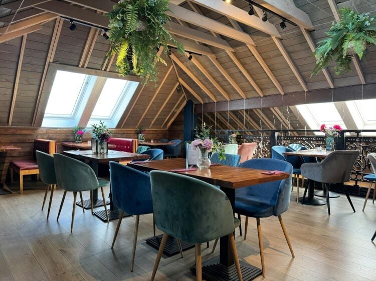 100 Cover Bar & Restaurant, Giffnock, Glasgow Southside Photo 3