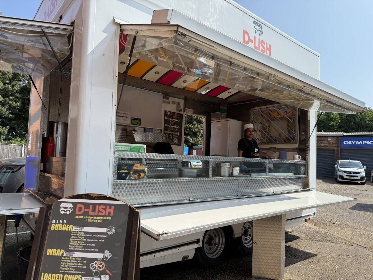 Fully Equipped Purpose-Built Catering Trailer – Ready to Trade! Photo 3