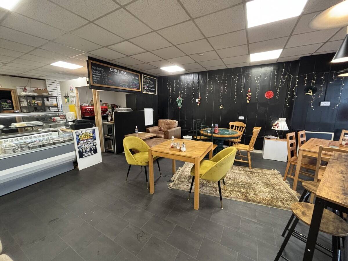ESTABLISHED CAFÉ BUSINESS FOR SALE. Photo 3