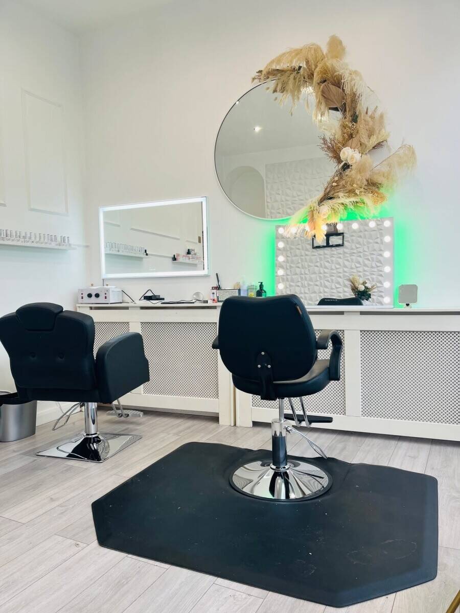 Beauty Salon for sale in Swansea Town Swansea. Photo 3