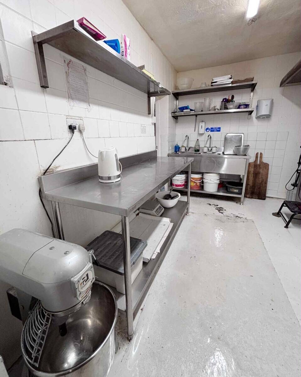 Caf&eacute; & Bakery with Hot Meals, Cakes, and Donuts Takeaway