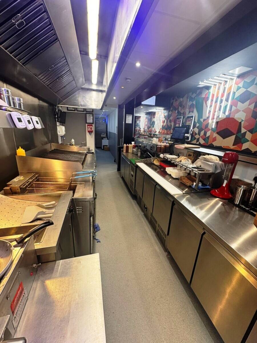 EXCEPTIONALLY FITTED FAST FOOD TAKEAWAY/RESTAURANT LICENCE TO TRADE UNTIL 5AM—FULL A3 Photo 3