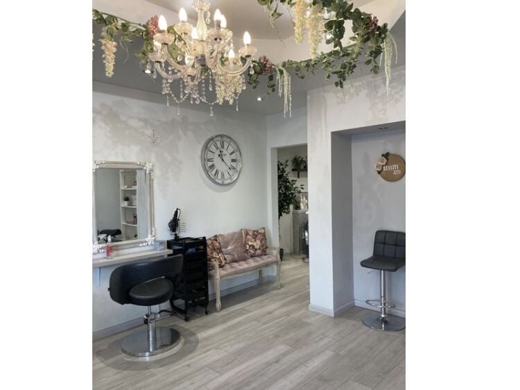 Attractive Leasehold Beauty Salon in High-Demand Area Photo 3