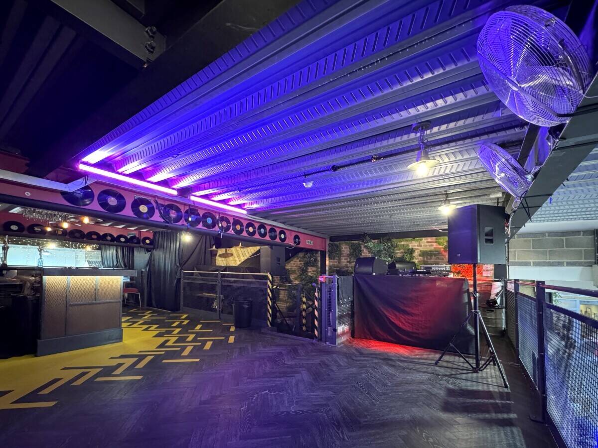 Fully-Equipped Late-Night Bar & Music Venue for Sale in Tooting Market Photo 3