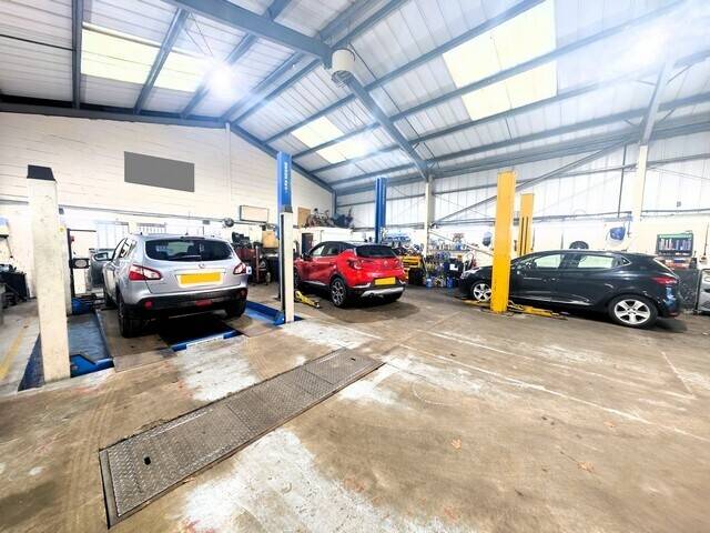 JUST REDUCED CLASS 4 & 7 MOT STATION £154,999 plus SAV – LEASEHOLD - BETWEEN CHELMSFORD & COLCHESTER