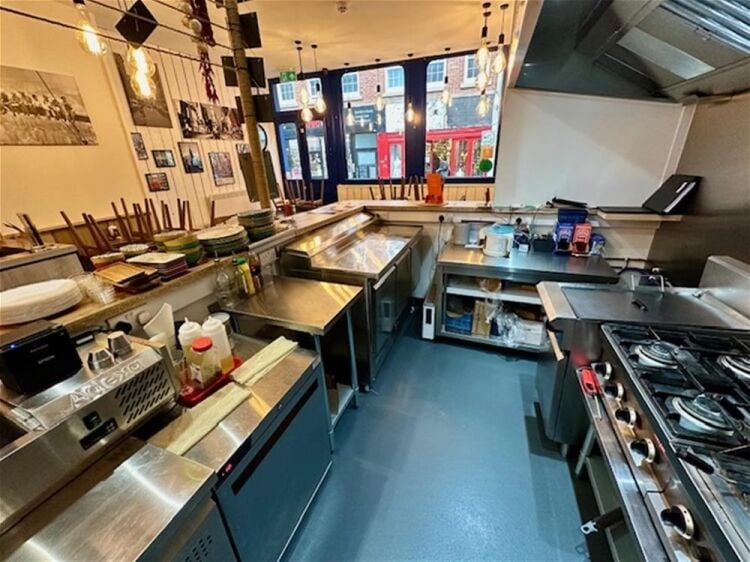 LEASEHOLD FUSION PIZZA/PASTA/ BURGER RESTAURANT & TAKEAWAY/DELIVERY