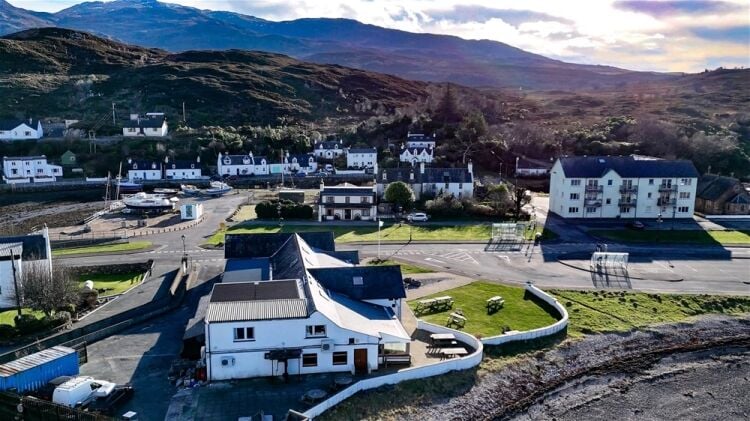 Castle Moil Restaurant, King Haakon Bar & Bunkhouse Photo 3