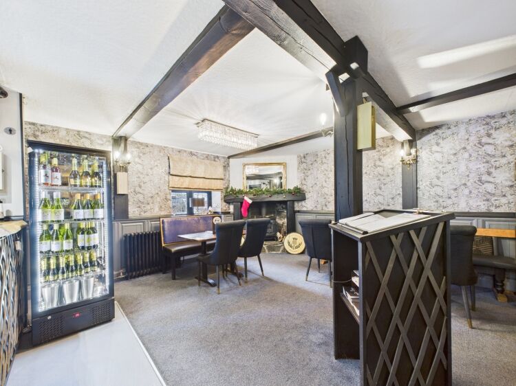 Charming roadside inn with thriving restaurant and quality rooms