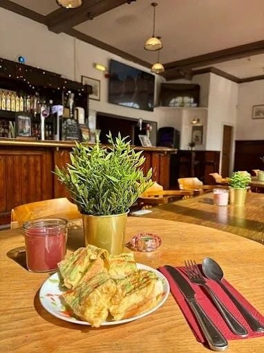 Bar And Restaurant With Full On Licence for Sale