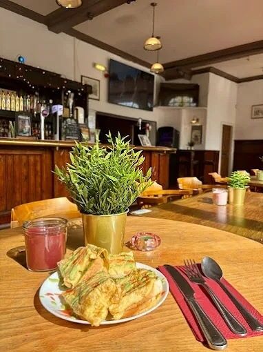 Bar And Restaurant With Full On Licence for Sale Photo 3