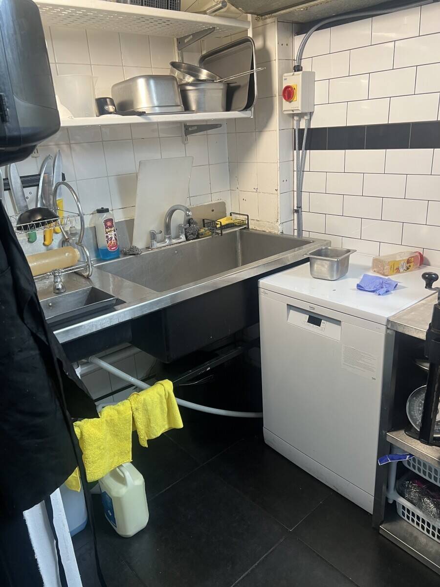 Pizza burger and kebab shop Photo 3