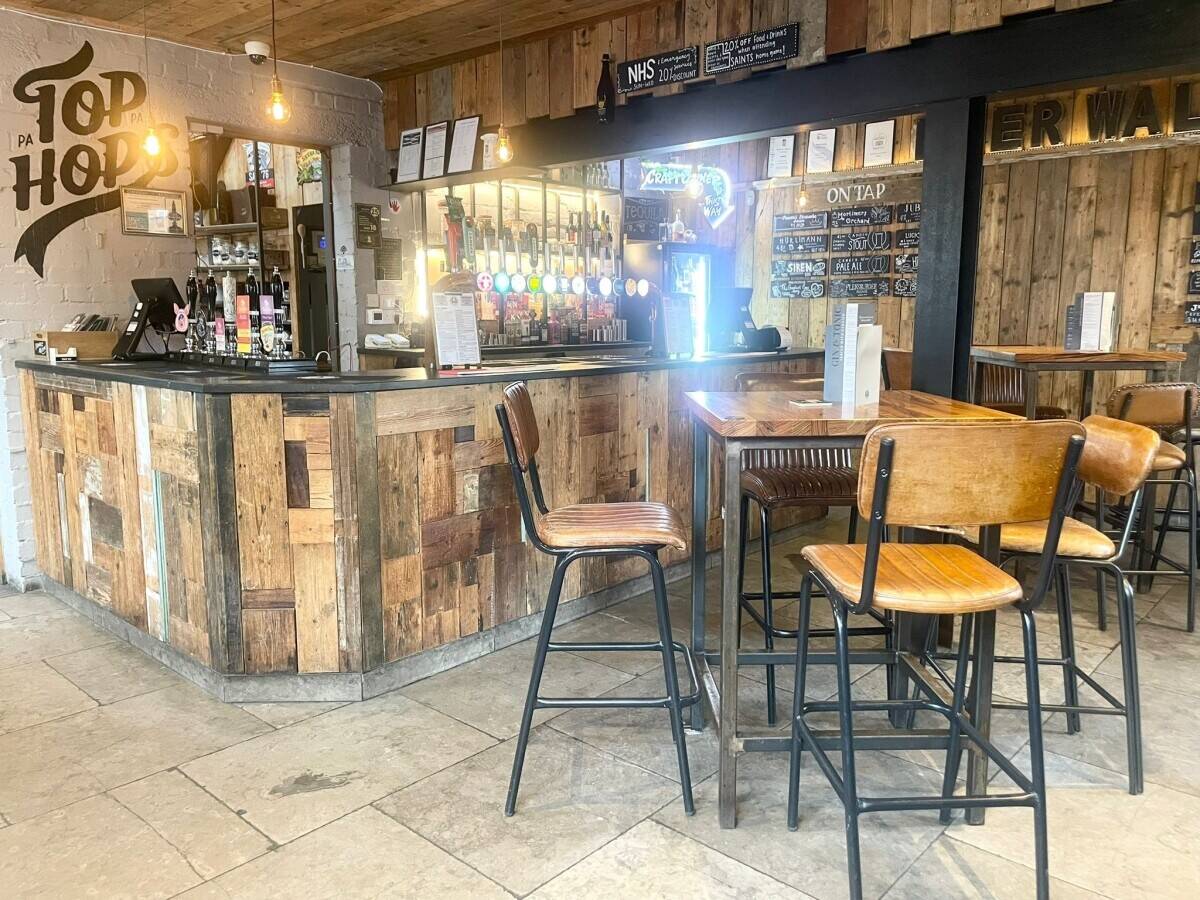 NORTHAMPTONSHIRE - THREE STOREY CHARACTER PUB AND RESTAURANT