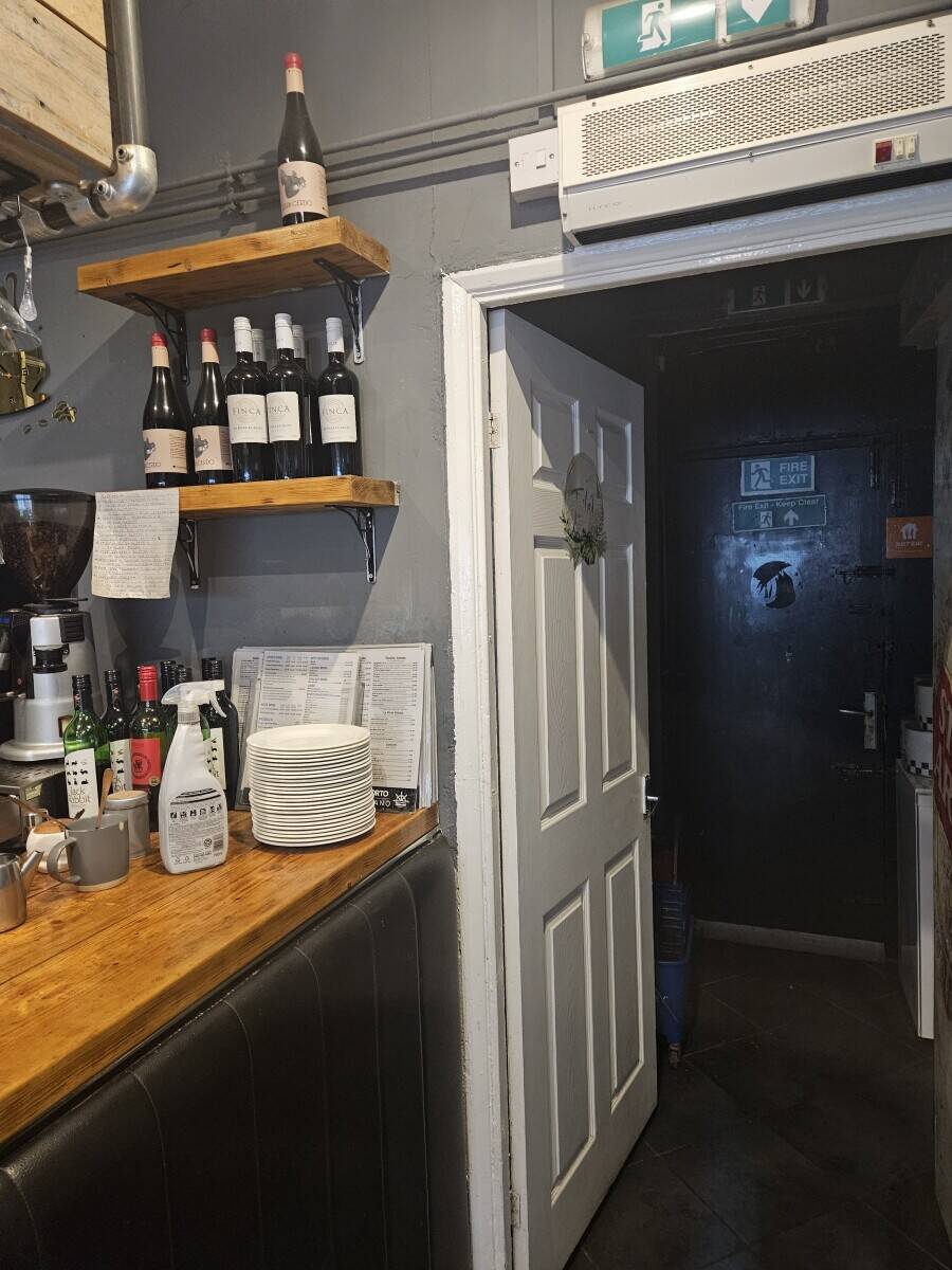 ITALIAN RESTAURANT LA PORTO BILLINGHAM Photo 3