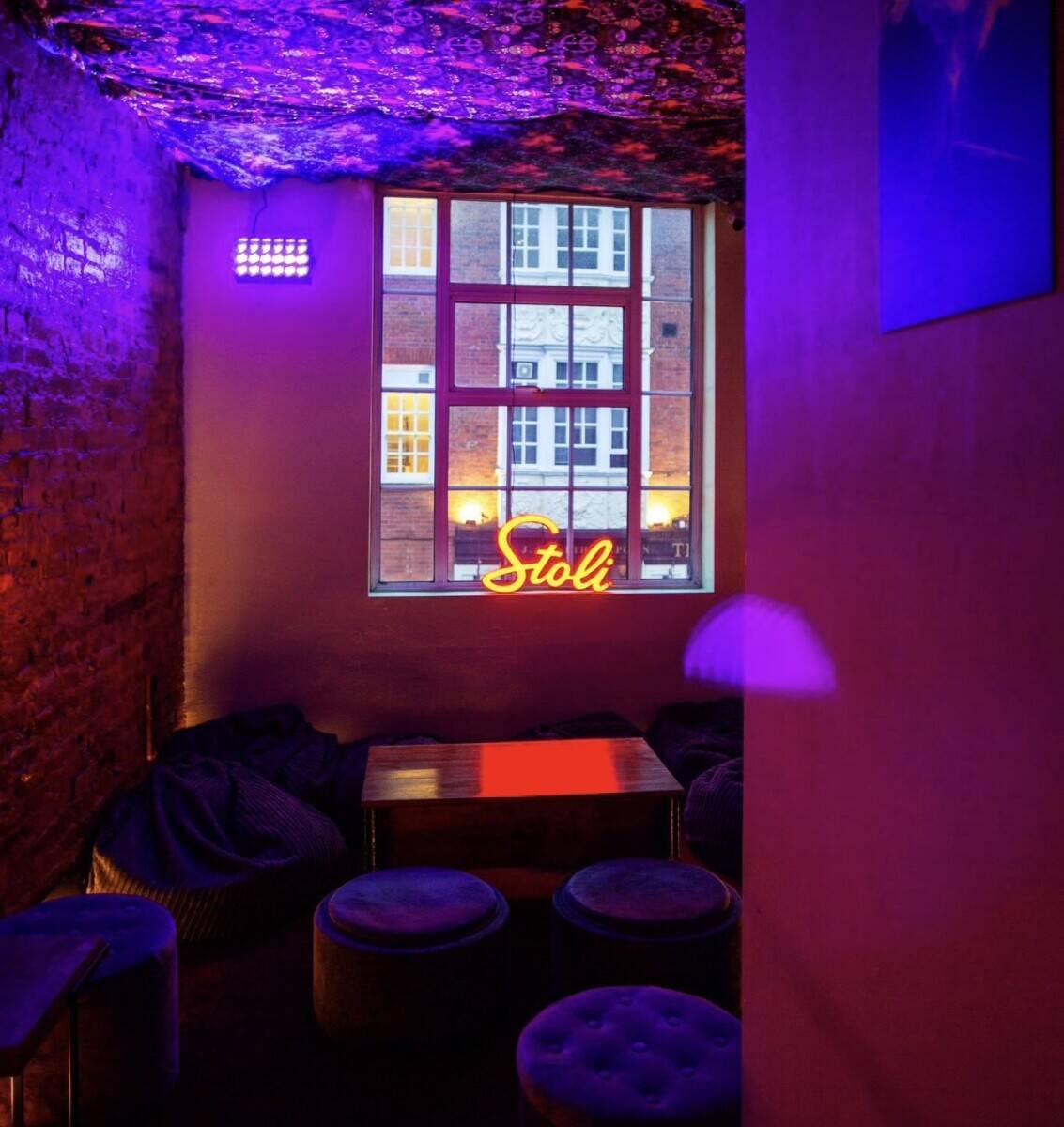 Cocktail Bar In Leicester City Center For Sale