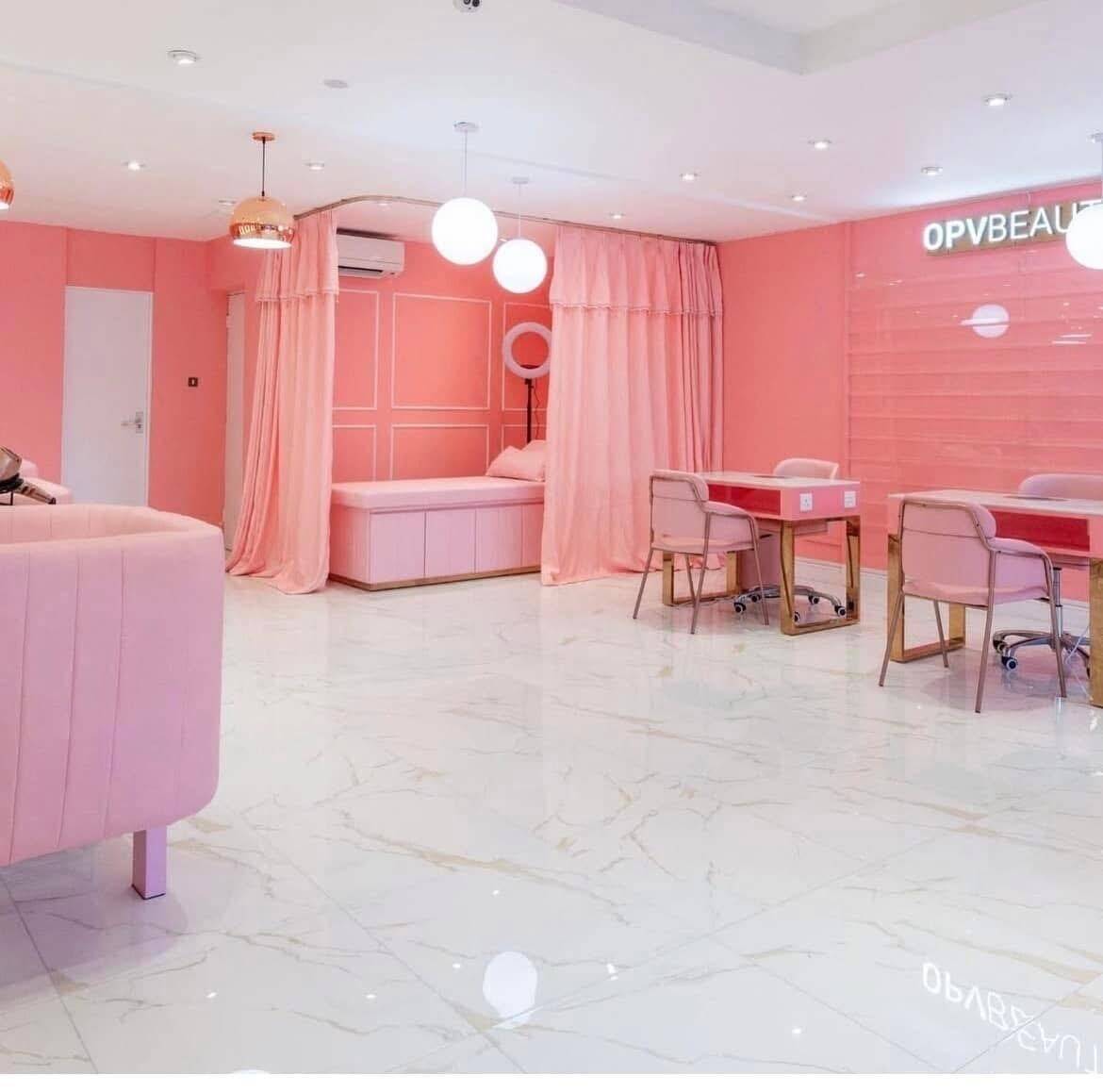 EXCEPTIONALLY FITTED SALON