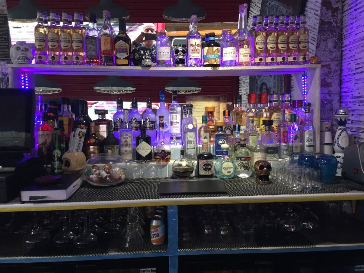 Fully fitted Bar & Restaurant lease in Tooting Broadway Market SW17