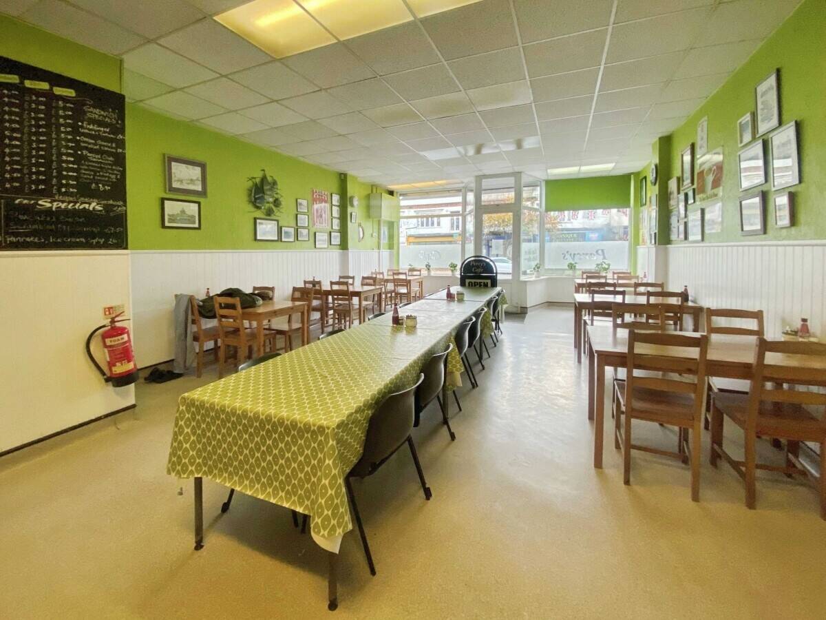 LONG ESTABLISHED CAFE + 2 BED FLAT - LONDON ROAD, LEIGH ON SEA - £69,995 LEASEHOLD
