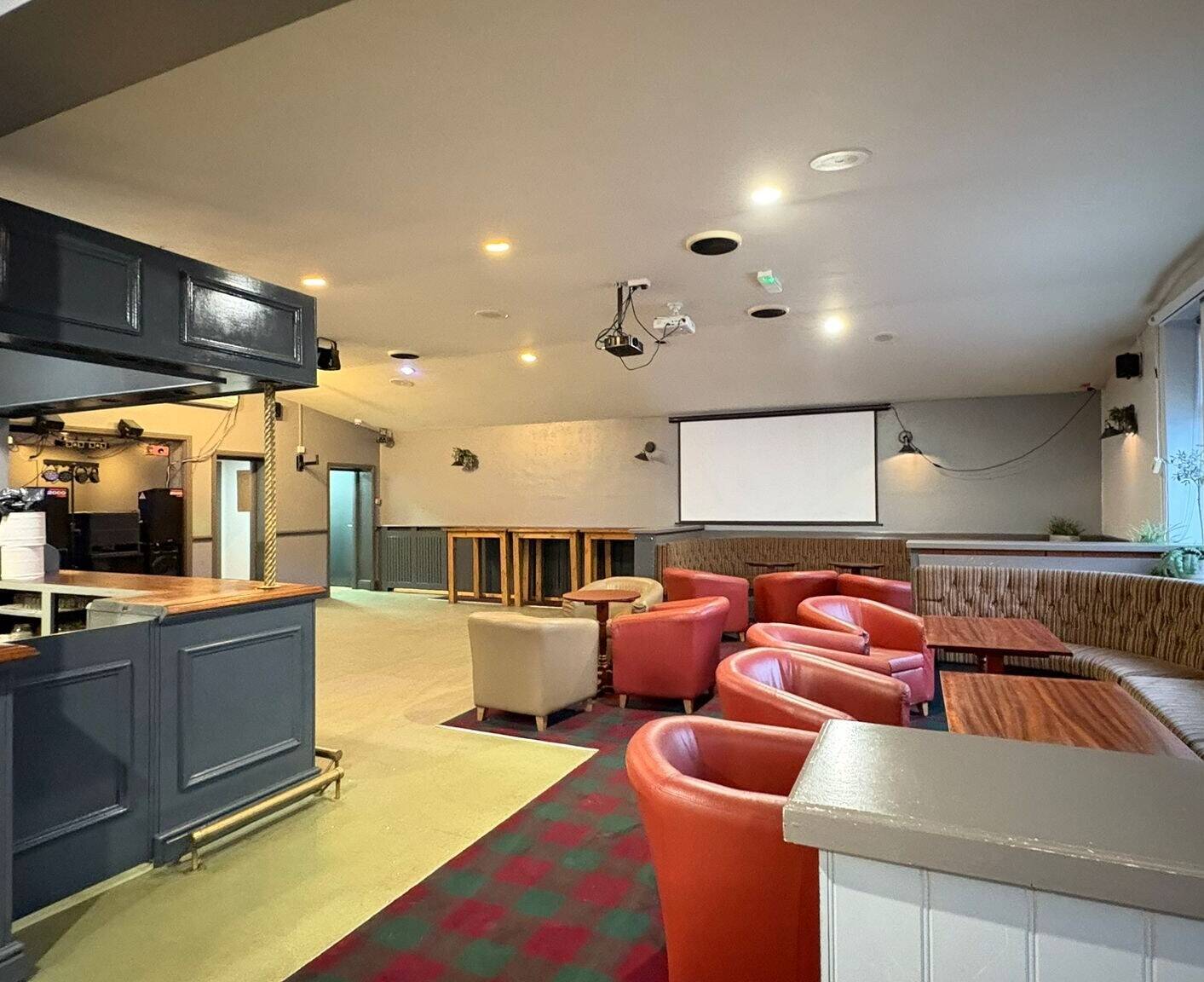 DERBYSHIRE - WET-LED RESIDENTIAL PUB WITH THREE LETTING BEDROOMS