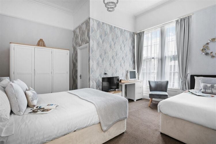 Established and Highly Profitable 7-Bed Guest House For Sale in Torquay Photo 3