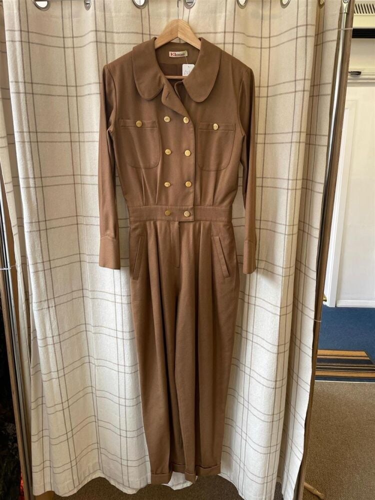 LEASEHOLD
VINTAGE CLOTHES SHOP