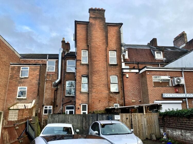 FREEHOLD LICENSED CAFÉ/COFFEE SHOP, 3 BEDROOM MAISONETTE, & 2 BEDROOM APARTMENT OFFERING INVESTMENT PROPERTY AND DEVELOPMENT OPPORTUNITY Photo 3
