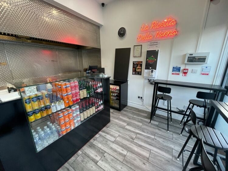 Superbly Presented Freehold Pizza Takeaway