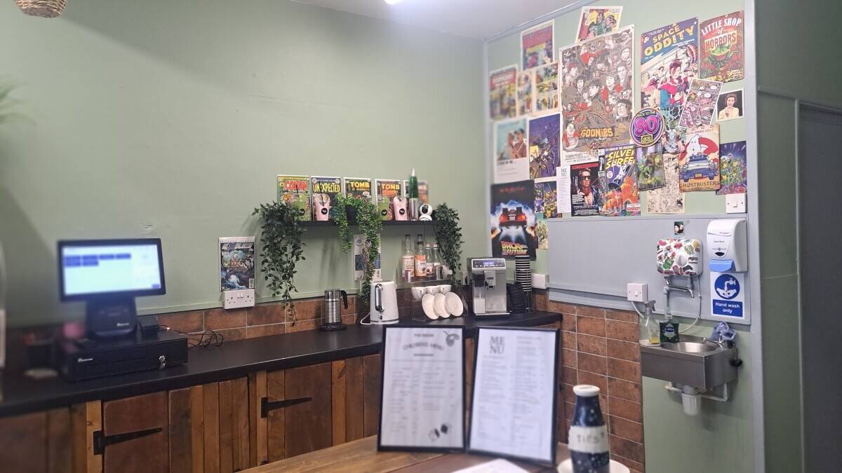 Cafe for sale in town centre Photo 3