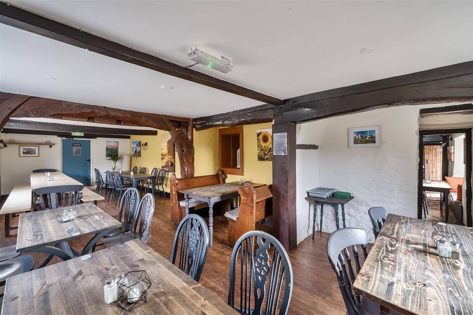 Thatched Dorset Country Freehouse With 3 Bedroom Accommodation, Near Bridport Photo 3