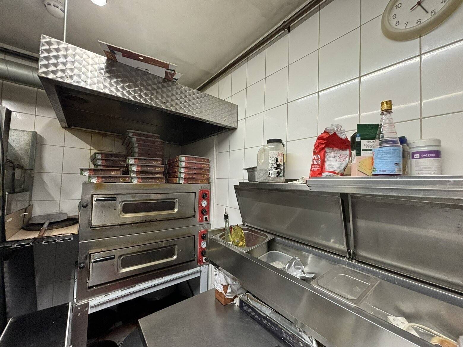 Takeaway Business for sale in Huddersfield West Yorkshire Photo 3