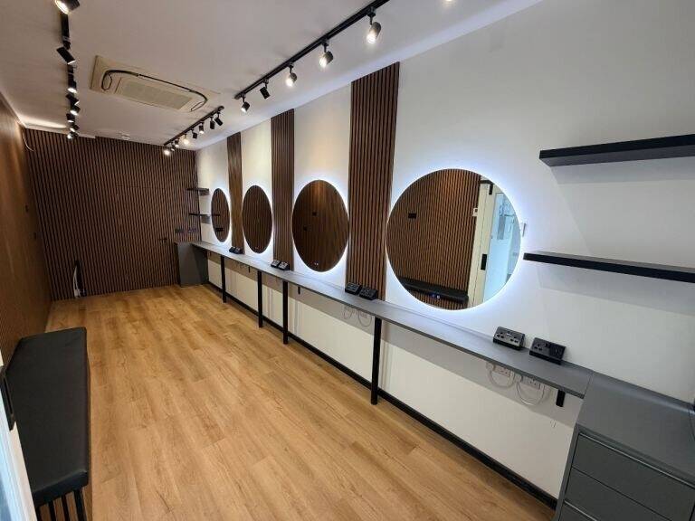Brand New Barber Shop / Ladies’ Salon Space To Let – Acton W3 London