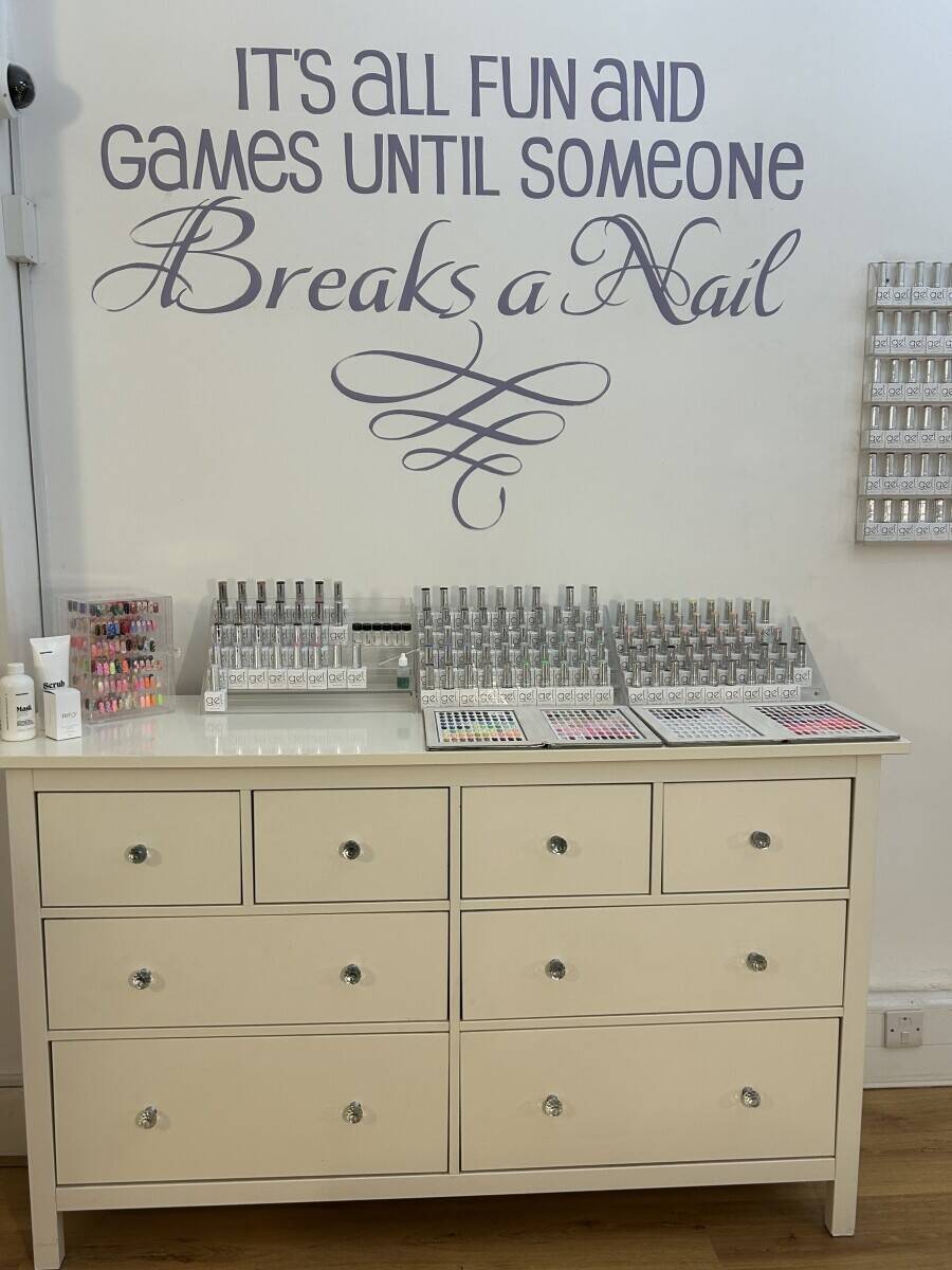 Luxury nail salon in Edinburgh  Photo 3