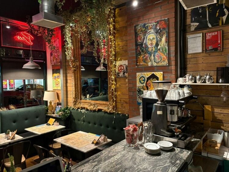 Licensed Bistro Cafe Restaurant in Glasgow's West End Photo 3