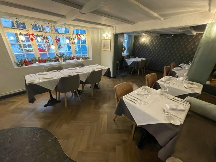 Beautifully Presented Restaurant & 3 Bedroom Flat