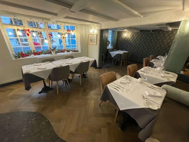 Beautifully Presented Restaurant & 3 Bedroom Flat Photo 3