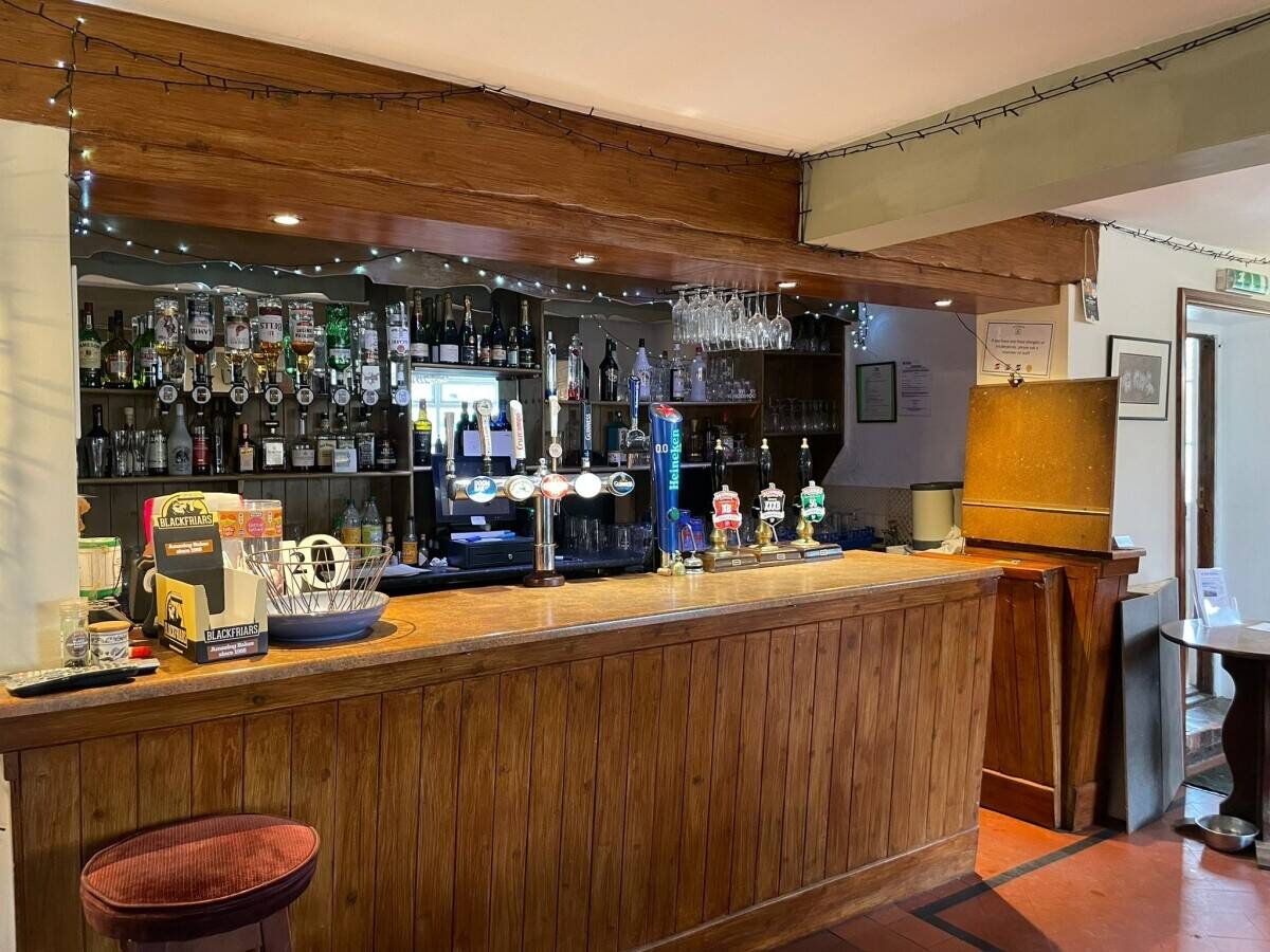 LINCOLNSHIRE - PUB AND RESTAURANT WITH SEPARATE DETACHED HOLIDAY LET