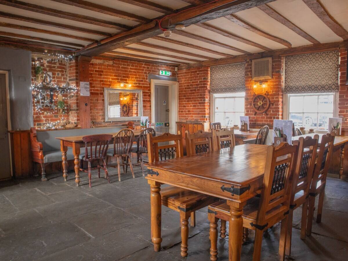HAMPSHIRE - WELL REGARDED AND LUCRACTIVE PUBLIC HOUSE IN SOUTHAMPTON