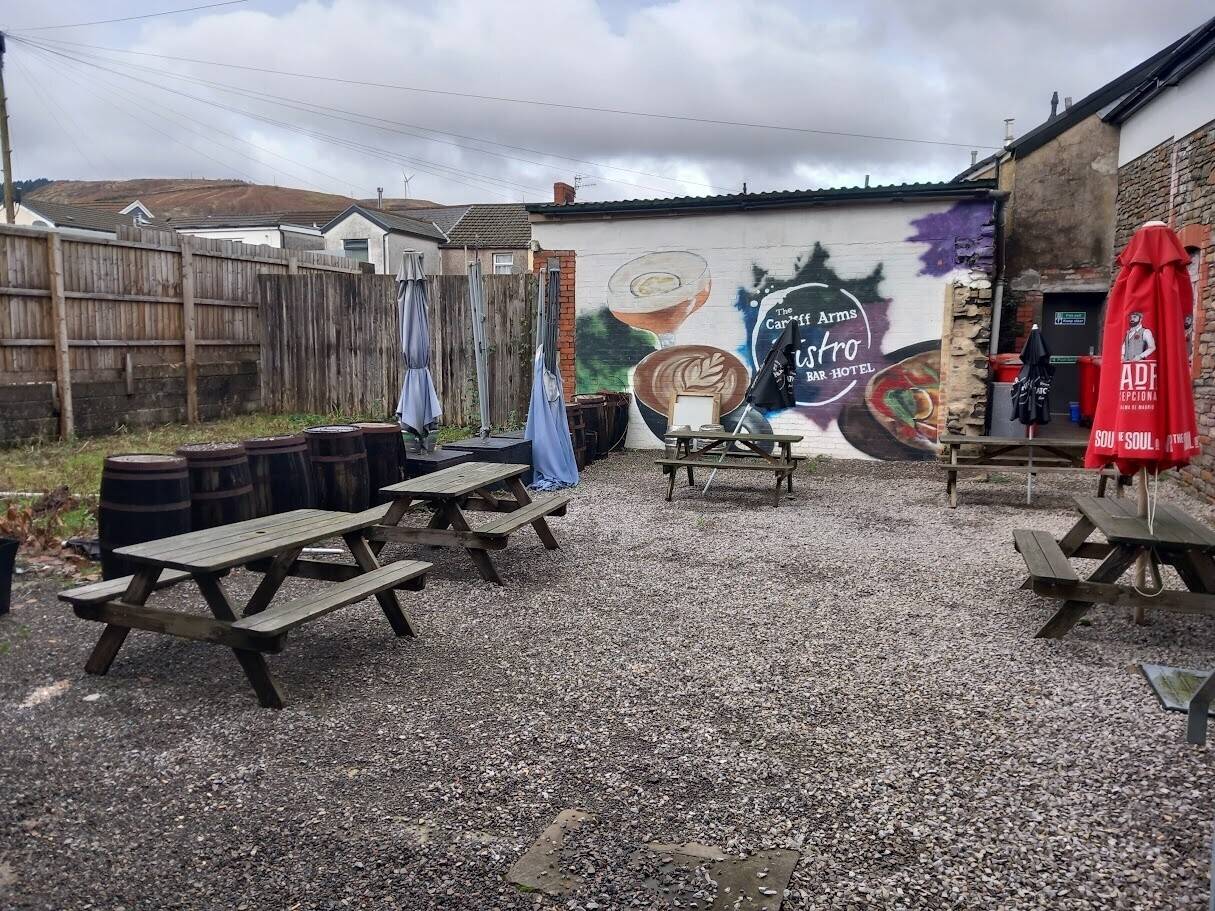 TREORCHY FIFTEEN BEDROOM HOTEL Photo 3