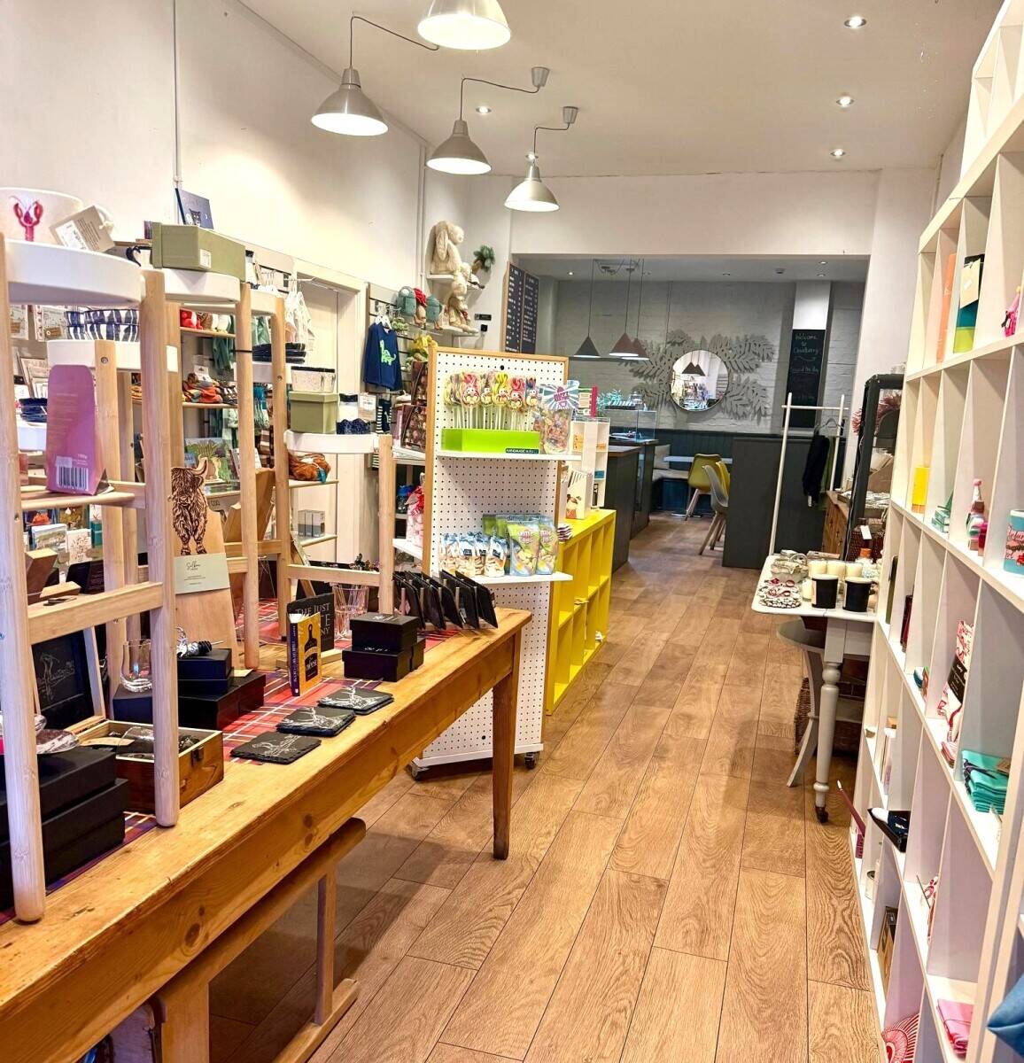 Beautifully Presented Gift and Coffee Shop in the desirable Edinburgh suburb of Barnton (ref 1796) Photo 3